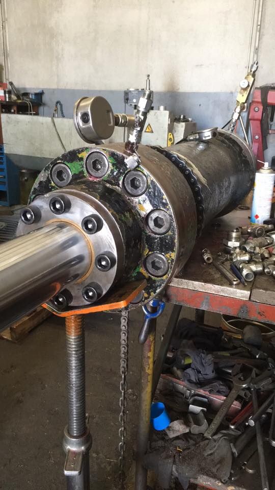 Hydraulic cylinder reconditioning and pressure testing Harare